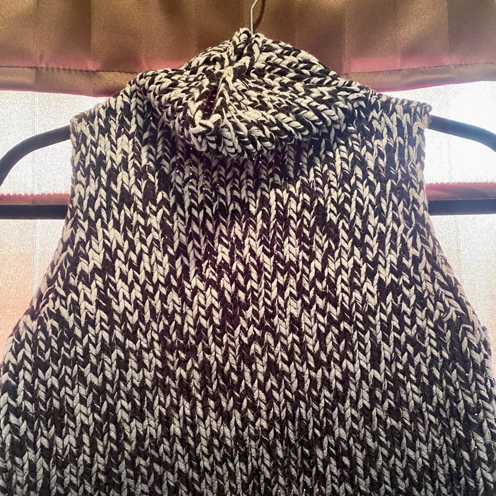 DKNY ombre sleeveless knit mock neck sweater, size s